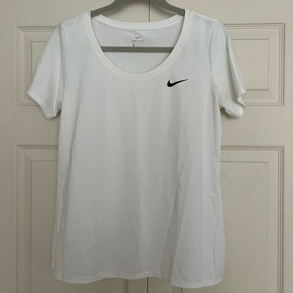 white nike tshirt